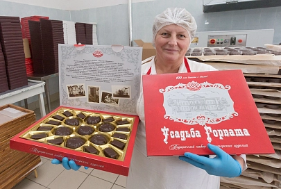 Горячие предновогодние дни на наровлянской кондитерской фабрике "Красный Мозырянин"