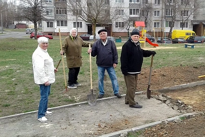 В Мозыре ветераны-ракетчики заложили сквер