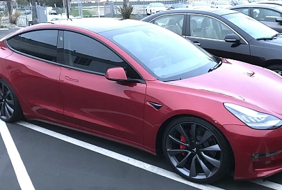 Илон Маск рассказал о Tesla Model 3 с двумя моторами
