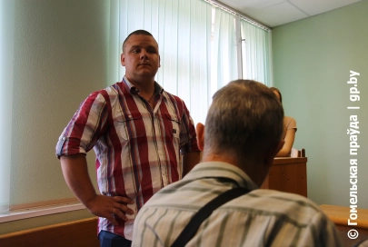 В Гомеле за публичное демонстрирование нацистской символики судят блогера Артема Шапорова