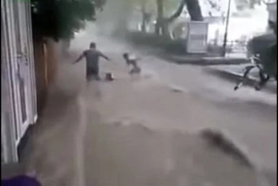Мощный поток дождевой воды унёс женщину в Ялте 