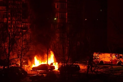 В Светлогорске ночью на парковке возле жилого дома сгорела «Ауди»