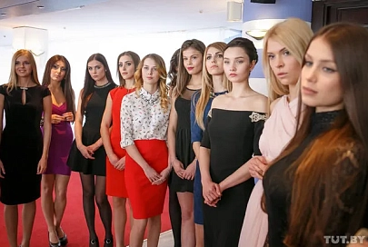 Приз от  «Гомельскай праўды» получила Екатерина Евлаш из города Петрикова