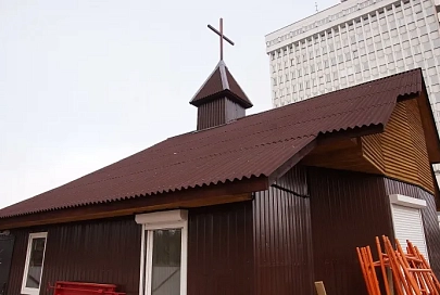 В областном центре построили католическую часовню и заложили фундамент костела