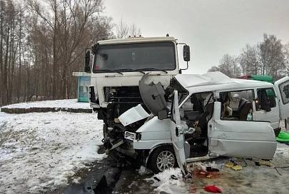 Число жертв ДТП в Калинковичском районе возросло до шести: водитель микроавтобуса умер в больнице