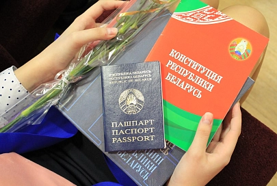 Мозырским школьникам вручили паспорта