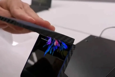 Компания Sharp представила гибкий смартфон