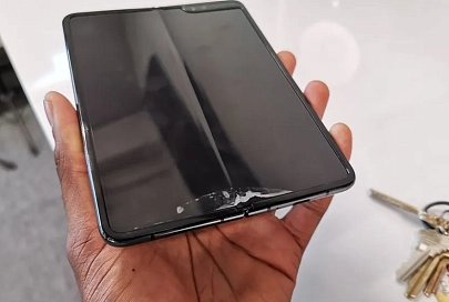 Samsung с гибким экраном ломается через несколько дней использования