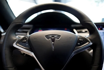 Tesla показала работу автопилота нового поколения