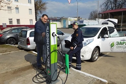 В Гомеле на смотровой площадке ГАИ появилась электрозаправка с бесплатным топливом