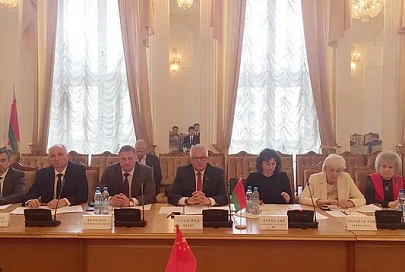 Синхронных переводчиков с китайского языка планируется обучать в Беларуси