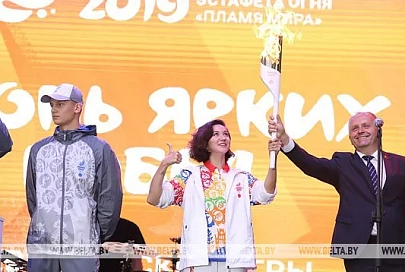 Гимнастка Любовь Черкашина открыла эстафету "Пламя мира" в Минске