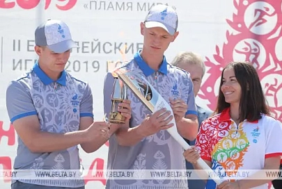 Эстафета "Пламя мира" продолжит свой путь в Минске по проспекту Независимости