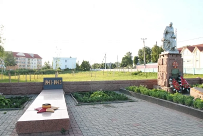 Вопрос решен: аптеки за памятником в Поколюбичах не будет