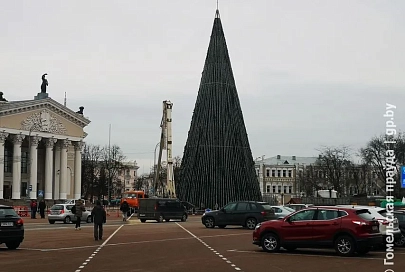 В Гомеле заканчивают установку главной елки 