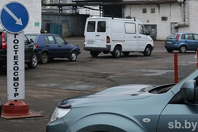 В Беларуси хотят исключить аптечку и огнетушитель из списка обязательных предметов при прохождении техосмотра