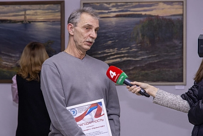 Выставка живописи "Родные берега" открылась в Российском центре науки и культуры в Гомеле