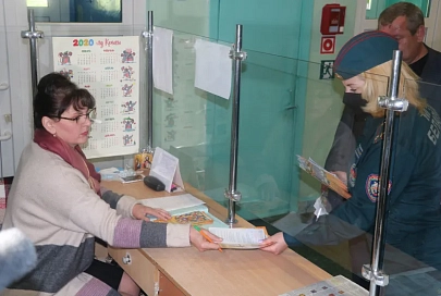 Гомельские спасатели разместили социальную рекламу в лифтах малосемеек и общежитий