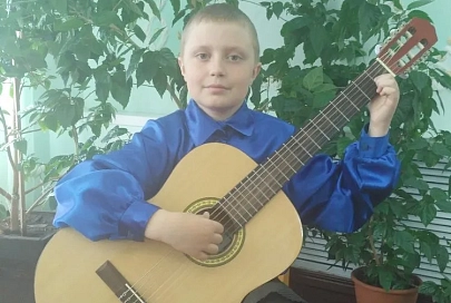 Даниил Морозов из Новой Гуты с успехом дебютировал на республиканском конкурсе гитаристов