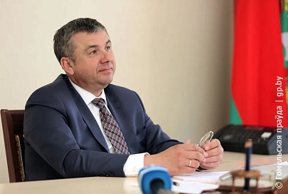 Более 20 звонков поступило на прямую линию с помощником Президента Юрием Шулейко