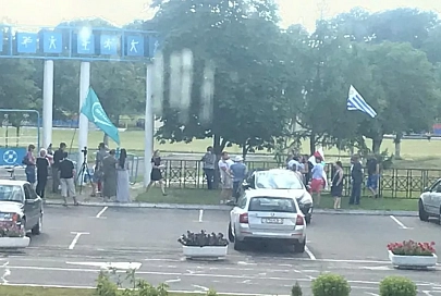 А вот так проходит пикет за Дмитриева в Октябрьском - берите лупу, чтобы разглядеть "массовость"