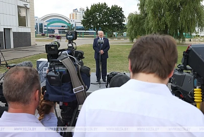 Александр Лукашенко: находясь в центре Европы, мы всегда будем со всеми сотрудничать, но ни перед кем не преклоняясь