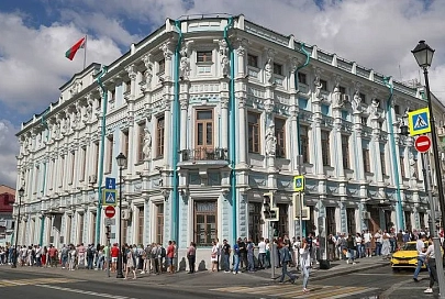 На участке в Москве из-за наплыва избирателей число кабин для голосования увеличили вдвое