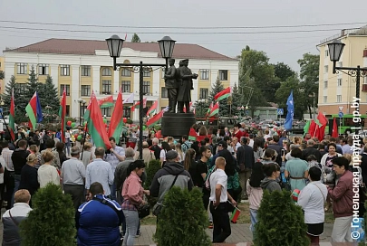 На Гомельщине люди продолжают выходить на митинги в поддержку мира, безопасности и спокойствия в Беларуси 