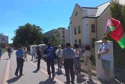 В Гомеле собирали очередную женскую цепочку солидарности, однако что-то пошло не по плану ее организаторов