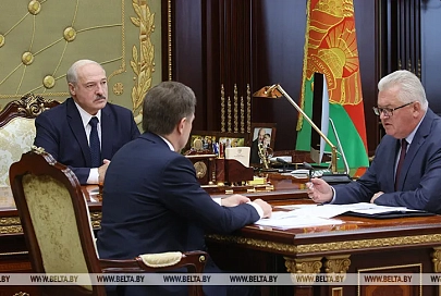 Лукашенко требует защитить учителей в школах от всяких нападок