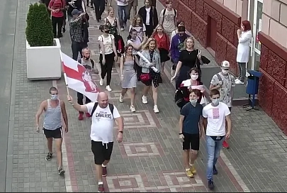 Видеофакт: кто стоит в первых рядах на несанкционированных мероприятиях в Гомеле