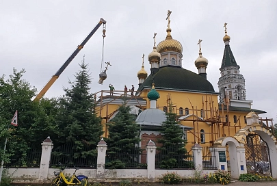 Сегодня в храме святого Сергия Радонежского в Мильче поставили крест на купол