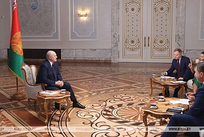 Лукашенко о внутренних причинах протестов в Беларуси: появились богатые люди, которым захотелось власти