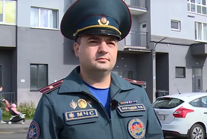МЧС просит жильцов многоэтажных домов, которые вывешивают негосударственную символику, вспомнить о правилах пожарной безопасности
