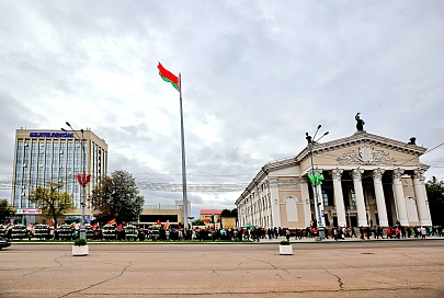 В Гомеле на новый 60-метровый флагшток торжественно подняли государственный флаг Беларуси