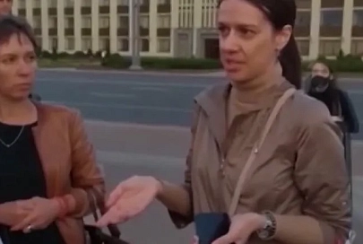 Женщина высказала митингующим свое недовольство, за что ее щедро окатили негативом