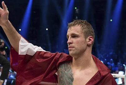 Латвийский боксер Майрис Бриедис выиграл титул в финальном поединке WBSS