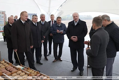 Лукашенко посещает предприятие с самой высокой урожайностью картофеля в стране