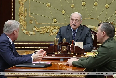 Лукашенко: у нас спокойная страна, но в Минске никак не можем голову взять в руки и подумать, как жить дальше