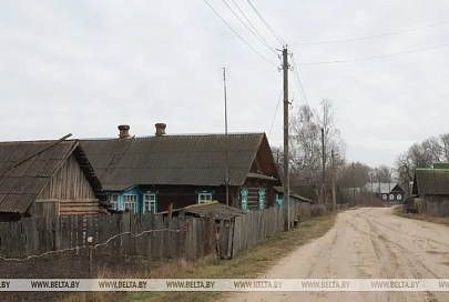 Лукашенко о пустующих деревнях: надо эти участки продать людям за копейки