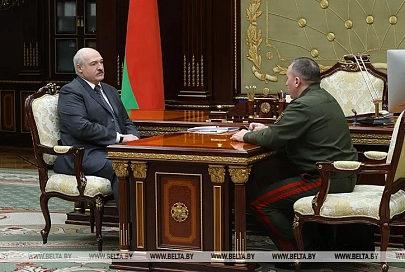 О ситуации в армии, деструктивных силах и патриотизме - Лукашенко принял с докладом министра обороны