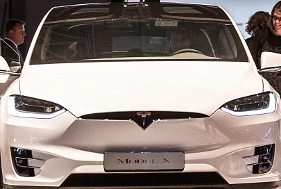 Хакеры-угонщики взломали защиту электрокара Tesla за несколько минут