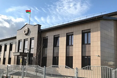 Суд в Минске назначил виновному в надругательстве над госфлагом штраф в 300 БВ