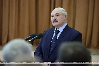 Лукашенко: главная задача врачей - лечить людей, остальным государство их обеспечит
