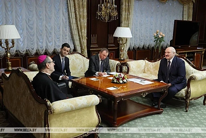 Лукашенко встретился со спецпосланником Папы Римского