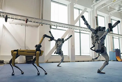 Роботы Boston Dynamics станцевали вчетвером в канун Нового года