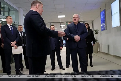 Лукашенко посещает холдинг "Горизонт"