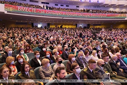Лукашенко: сегодня, когда мир становится все более агрессивным, особенно важно твердо стоять на своей земле