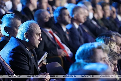 Лукашенко о партийном строительстве: партии нужны, но общество должно созреть к выборам по партийным спискам