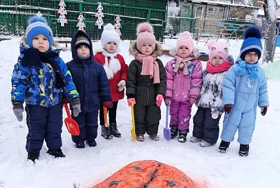 ФОТОФАКТ: В Светлогорске территорию детского сада украсили большими снежными фигурами